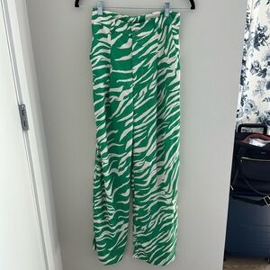 NWT Resa Silk Green Set size XS